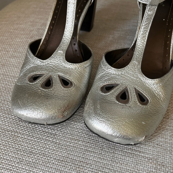 Adorable Nicole Silver Heels W/ Beautiful Details - Picture 3 of 4